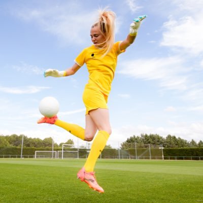 Goalkeeper for @SevillaFC_Fem w/ @spfutbolES.
