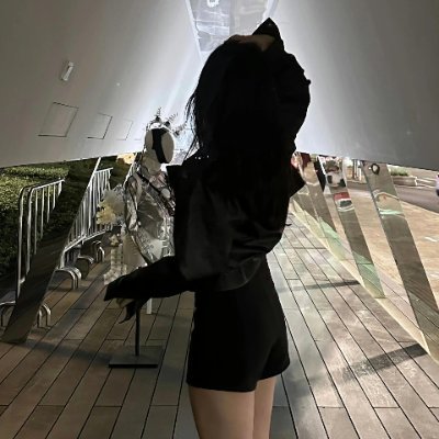 Daisydwqn's profile picture. It's hard to please everyone. No matter what you do, there will always be people who have different doubts. So just be yourself and be happy.