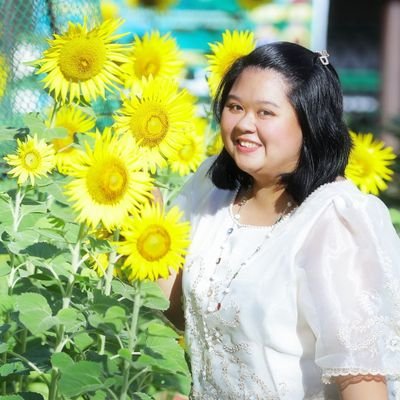 “And the yellow sunflower by the brook, in autumn beauty stood.”
― William Cullen Bryant