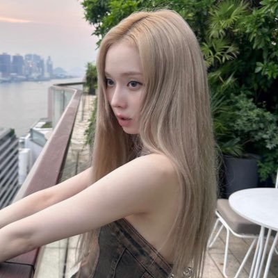 nawezxr's profile picture. พี่จะทำไมหนู