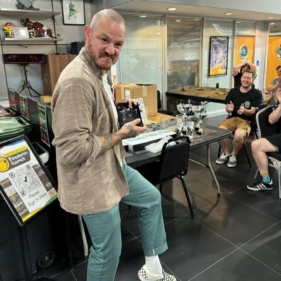 Plymouth lad who bleddy loves a cheeky bit of aos!