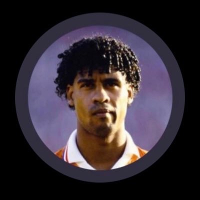 Hakan_02021's profile picture. Maviye çalar gözlerin, Yangın mavisine. Rüzgarda asi