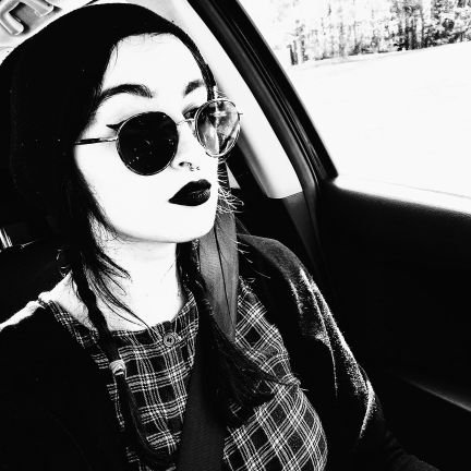 Dark & Deranged Book Horder (Married 💍)
DM's only for friendly platonic conversation.
✨🍄📚🍁