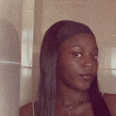 deessertt's profile picture. website designer👩🏾‍💻| Sketch Artist✏️| crochet Artist🧶| All round creative👩🏾‍🎨| foodie🍛| Anime| IG: d.e.h.r.i.n.n