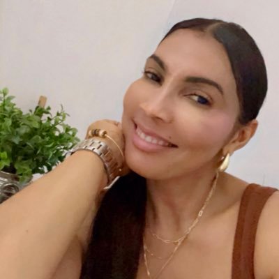 mercedesastaci1's profile picture. El amor es un acto de Fe, y quien tenga poca Fe también tendrá poco amor. El Amor te hace paciente. El Amor te hace creativo. El Amor te hace mejor persona.
