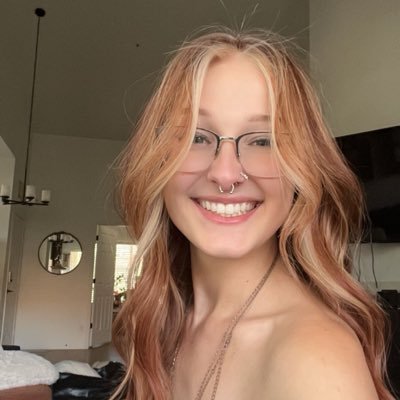 lisanichole_'s profile picture. idek what’s going on rn