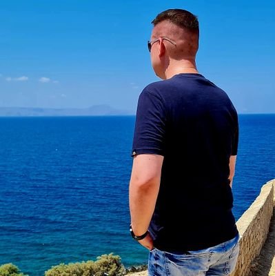 - German DJ 
- Producer 
- Radiohead 
- Passionate BVB and WWE/AEW
  Wrestling - Fan
#dj #house #music #radio #bvb #passion