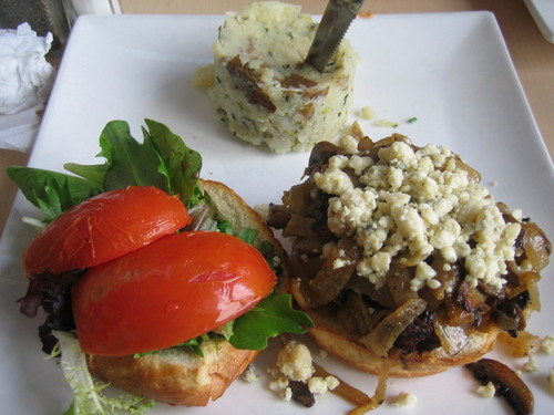 Rebek2bek_again's profile picture. I have a thing for delicious food and avoiding a future that involves cats