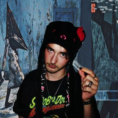 honey , im in hell . further down the spiral i go. ;-;
contact: cyberciderot@gmail.com
