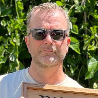 UX Design Lead. Artist. Travel & Transportation. Educator. Bad stand-up comic. Former foot model. Slightly above average dad. Tweets are my own.