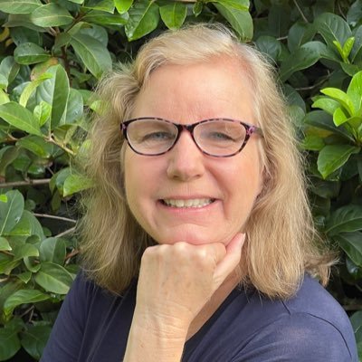 PRoyalAuthor's profile picture. Novelist who loves God, people, nature, musicals, romance, and happily ever afters.