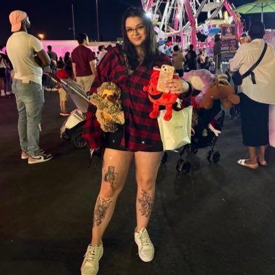 _childshsambin0's profile picture. all tits no brain