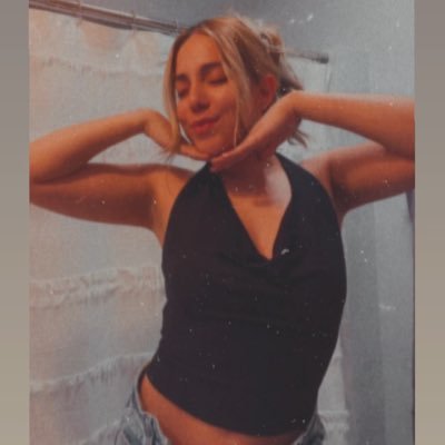 MelInzuu's profile picture. 