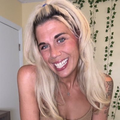 Cecelaceluv's profile picture. I am a 41 year old MILF! https://t.co/hs73MlP9JF and if that’s not your bag, I also accept tips here on X!!