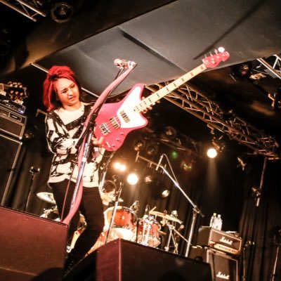 大阪でベーシスト、いろんな方のライブのお手伝いさせていただいてます。わたし自身もバンドがしたいでーす!サポートご依頼、メンバー勧誘お待ちしてます! エフェクターボード作成、マイク等カスタムペイント承ります!
