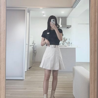 ˗ SNS会社を2社経営してます🌹 著書『フリーランスの教科書』書店1位多数✨ |900名のSNS学校🏫|SNS15万人|出版4冊|kindle4部門&総合ランキング1位👑 |5ヶ月でYouTube2.7万人🕊️インスタ5万人インスタメイン🌛