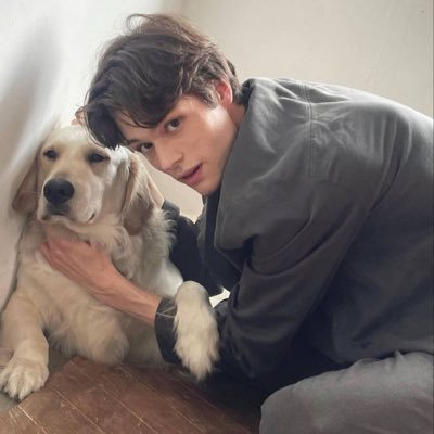 couhragee's profile picture. not a care in the world