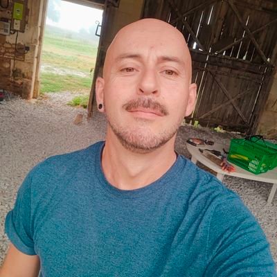 🍆🥬🥕🍠 #agriculteur #maraîcher #BIO 🍅🍓🍑 musique 🎹🎵 vin, végétarien, pacifiste🐄🐓🐥🐖
j'💙 tout le monde ♂️♀️⚧️
🇷🇺 mes origines, mes ancêtres