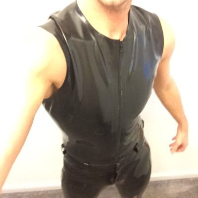 NSFW 18+ 🔞 Naughty bottom lad loves all things filthy and kinky. 😈