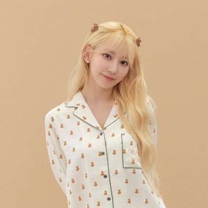 Esraa6112003's profile picture. Big fan for k pop especially izone