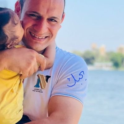 Teacher of French ... Christian
عندما أخبرته ان قلبي من طين سخر مني لان قلبه من حديد، غدا ستمطر سيزهر قلبي وسيصدأ قلبه .. شمس التبريزي
