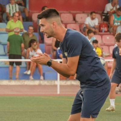 UEFA A ⚽️ Entrenador. Actual 2 ENT @cdvillafadrique. Ex @cd_villacanas (21/22) @cspuertollanocf (22/23) 🏋🏼♂️Técnico superior en Acondicionamiento Físico