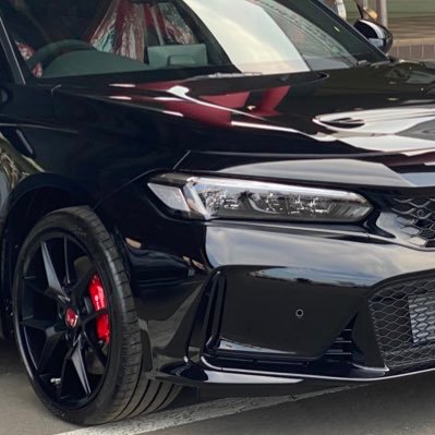 シビックタイプR乗り/コンピューターグラフィックス関係の仕事をしています/I love Car,snowboard,soccer. ロードバイク、たまにゴルフ