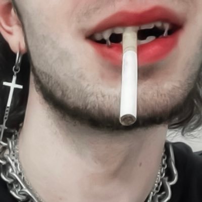 Musician // 18+ ☠︎︎ ᴄᴏɴᴛᴇɴᴛ ᴄʀᴇᴀᴛᴏʀ ☠︎︎ ꒷꒦ 𝘓𝘪𝘯𝘬𝘴 𝘉𝘦𝘭𝘰𝘸 ꒦꒷ Coffin size 5”10 ⚰️ 24,000 year old vampire 🧛🏻