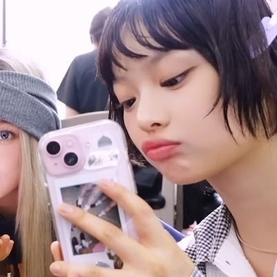 carolne883316's profile picture. stay Safe