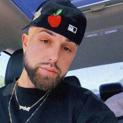 menaj_'s profile picture. don’t hurt em, kill em ◡̈⃝ everything I post is a joke xox