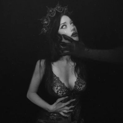 Serendpo's profile picture. مازوخیسم توی بدنش پیچ و تاب میخوره.