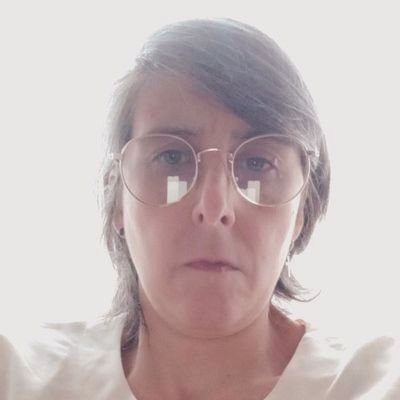 Lesbiana . Feminista
Comercial Colabora Externa en @santalucia_seg Experiencia en el ámbito asegurador . Protegiendo tú futuro con soluciones a medida.