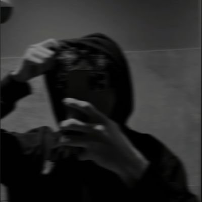 Arshh_011's profile picture. Either you runs the day or the day runs you ✨