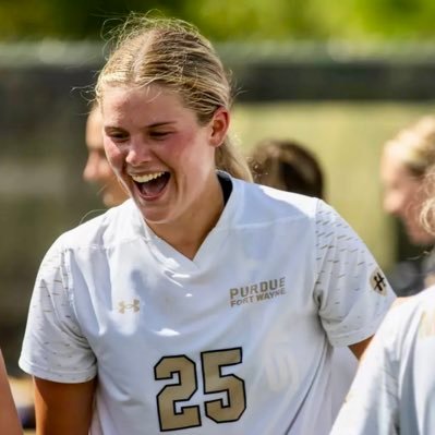 @MastodonWSoccer 28’ |FC1974Elite06 #25 | 5’10” Center Back | LHS HS⚽️🏀| 23 IHSA ⚽️ 3rd Place State, 2022 USYS National Champs 🏆