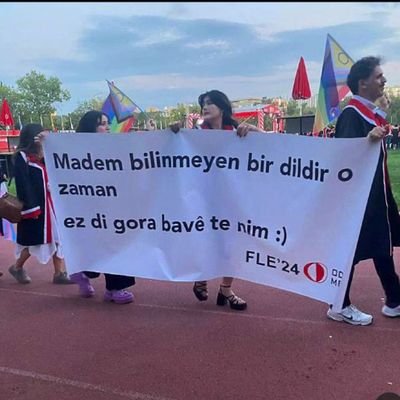 HomoBelome's profile picture. 2x2=1 📍