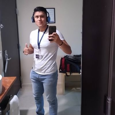 Maximiliano4762's profile picture. 