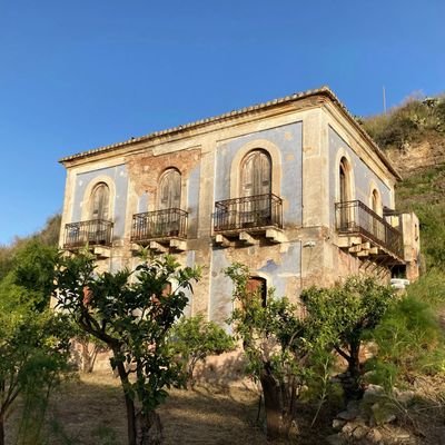 LaCasettaBlu's profile picture. Un luogo del cuore che ha ispirato storie, racconti, fantasie e sogni. #Permacultura #Transizione #Rigenerazione urbana di Terra e di Comunità. 💙