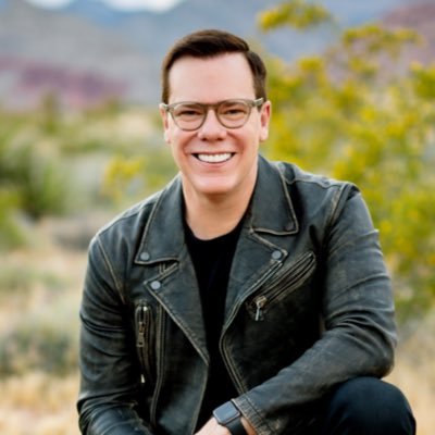 I’m a grace guy who helps people keep going and growing in faith. Pastor at @centralonline. Hubs to @loriwilhite. Wannabe band member of @centralliveband.