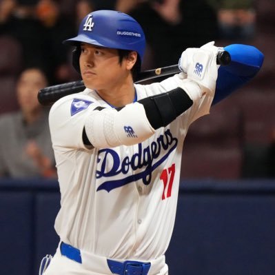 Big sports fan. Love MLB baseball, NFL/college football, and NHL. Getting into college basketball. #LetsGoDodgers #RamsHouse #GoKingsGo #LakeShow #FightOn