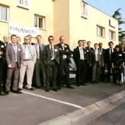 Para todas as suas necessidades de empréstimo de dinheiro, estamos disponíveis para lhe dar este empréstimo de dinheiro com uma taxa de juros muito confiável