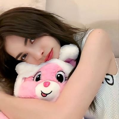 Louren20o0's profile picture. i+v