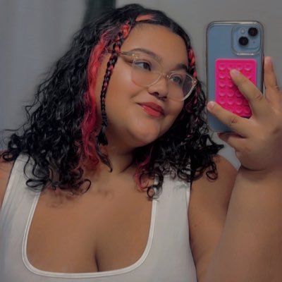Just a 22 year old, makeup obsessed, Boba obsessed, video editing, music obsessed girl living her life to the fullest. 🥰