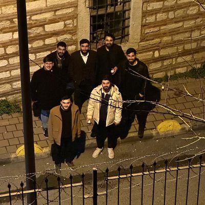 hatayla yapsam da ödevimi

yaşamanın anlamını üzerimde deniyorum