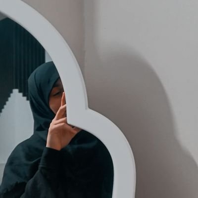 و صبر،
.
بچه کرج✌🏻؛
کتاب خون📖؛
هنرجو رشته انیمیشن🎨؛
.
فالو=بک