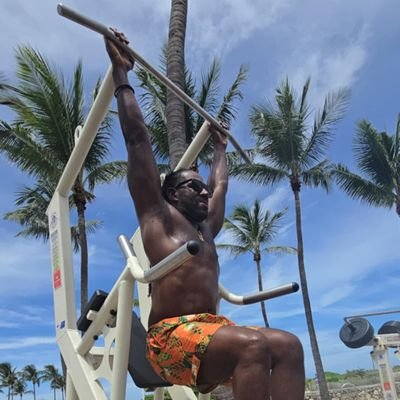 Re_Startfitness's profile picture. Southern Breaded from FLA, Ex CFL/ IFL 🏈Defensive Back,  U Of A Alumni 🧸⬇️, God fearing Husband,Father, CEO, Trainer , Nutritionist,