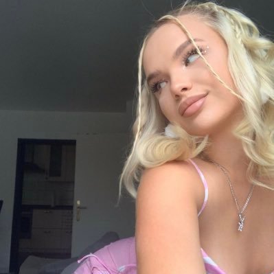 HerrinLucy2327's profile picture. click on my like 🧷🌶️🤑 And yeah it’s Free 🆓🤪