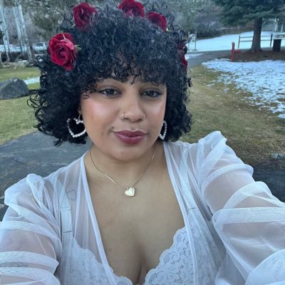 lilacxarii's profile picture. me, myself, & i or whatever beyoncé said ʕ•̮͡•ʔ