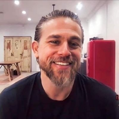 This is me charlie hunnam beware of those imposters out there