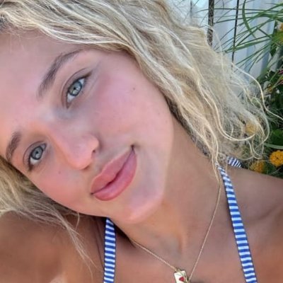 AmandaFinley01's profile picture. Less perfection, more authenticity.