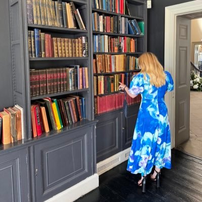 |25|Neurodivergent human 🥰|Wars of the Roses|Genealogies|Heraldry|IMC Administrator Leeds Uni|YSJ history|Medieval Studies MA York|Prosecco|Dad 02/08/2015 ❤️